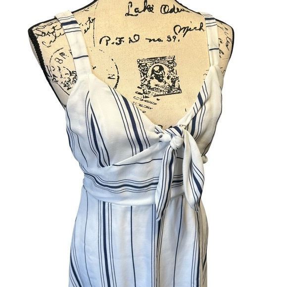 J.O.A Tie Front Fit and Flare Dress White and Navy Sz Small - Picture 3 of 10